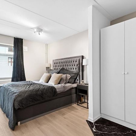 Luxurious Modern Room In Central Oslo - Eur 4K Expensive Bed And 82" Cinematic Tv 外观 照片