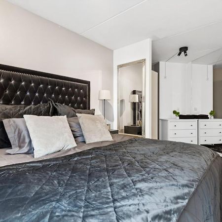 Luxurious Modern Room In Central Oslo - Eur 4K Expensive Bed And 82" Cinematic Tv 外观 照片