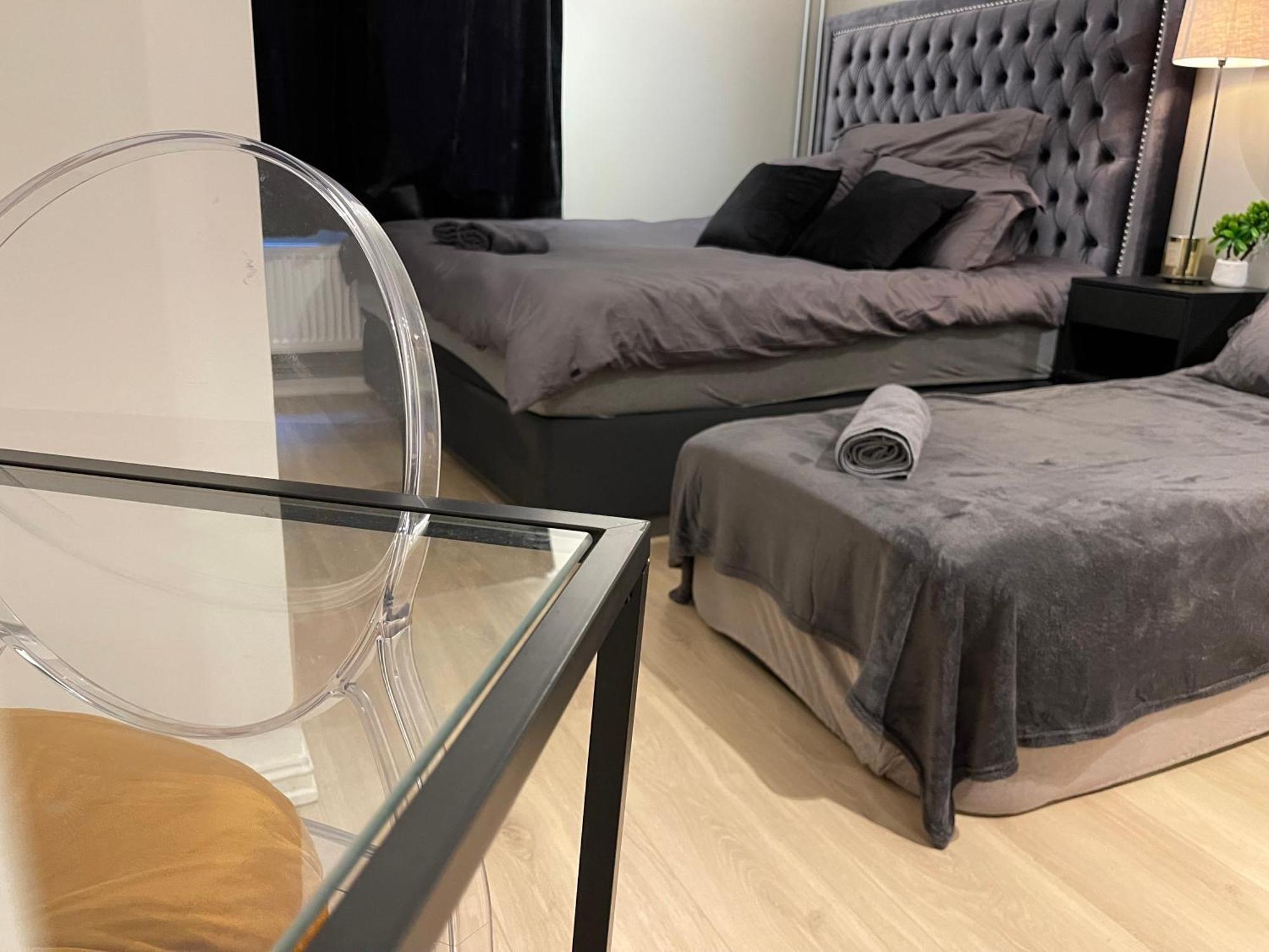 Luxurious Modern Room In Central Oslo - Eur 4K Expensive Bed And 82" Cinematic Tv 外观 照片
