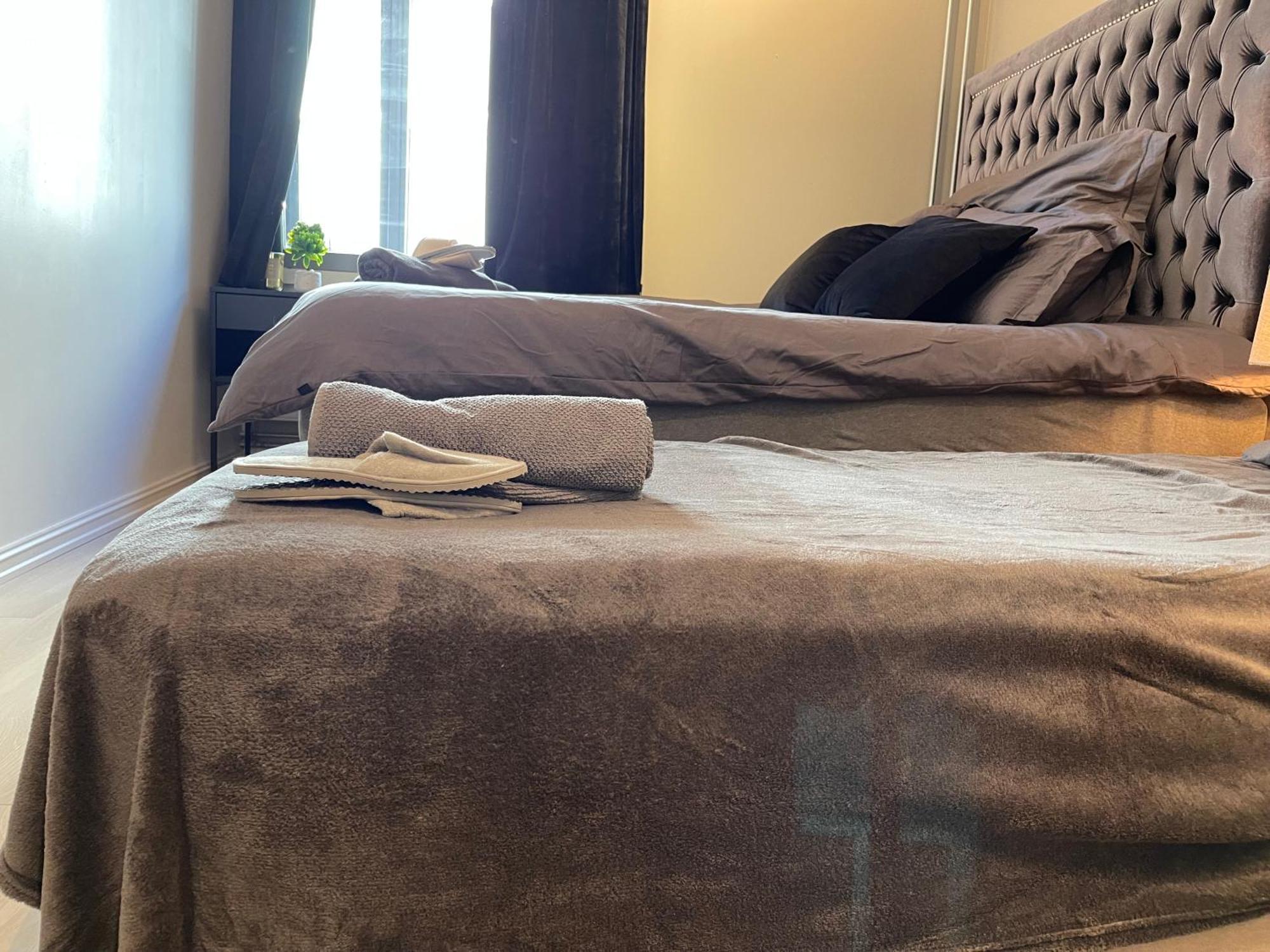 Luxurious Modern Room In Central Oslo - Eur 4K Expensive Bed And 82" Cinematic Tv 外观 照片